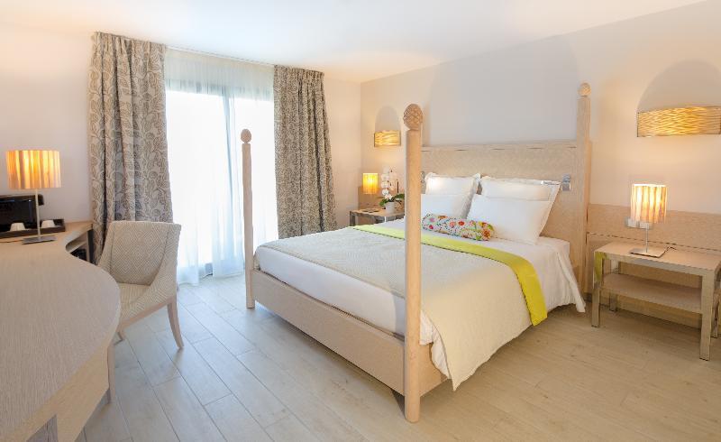 לה סאלין לה ביינס Akoya Hotel & Spa מראה חיצוני תמונה A room at the hotel
