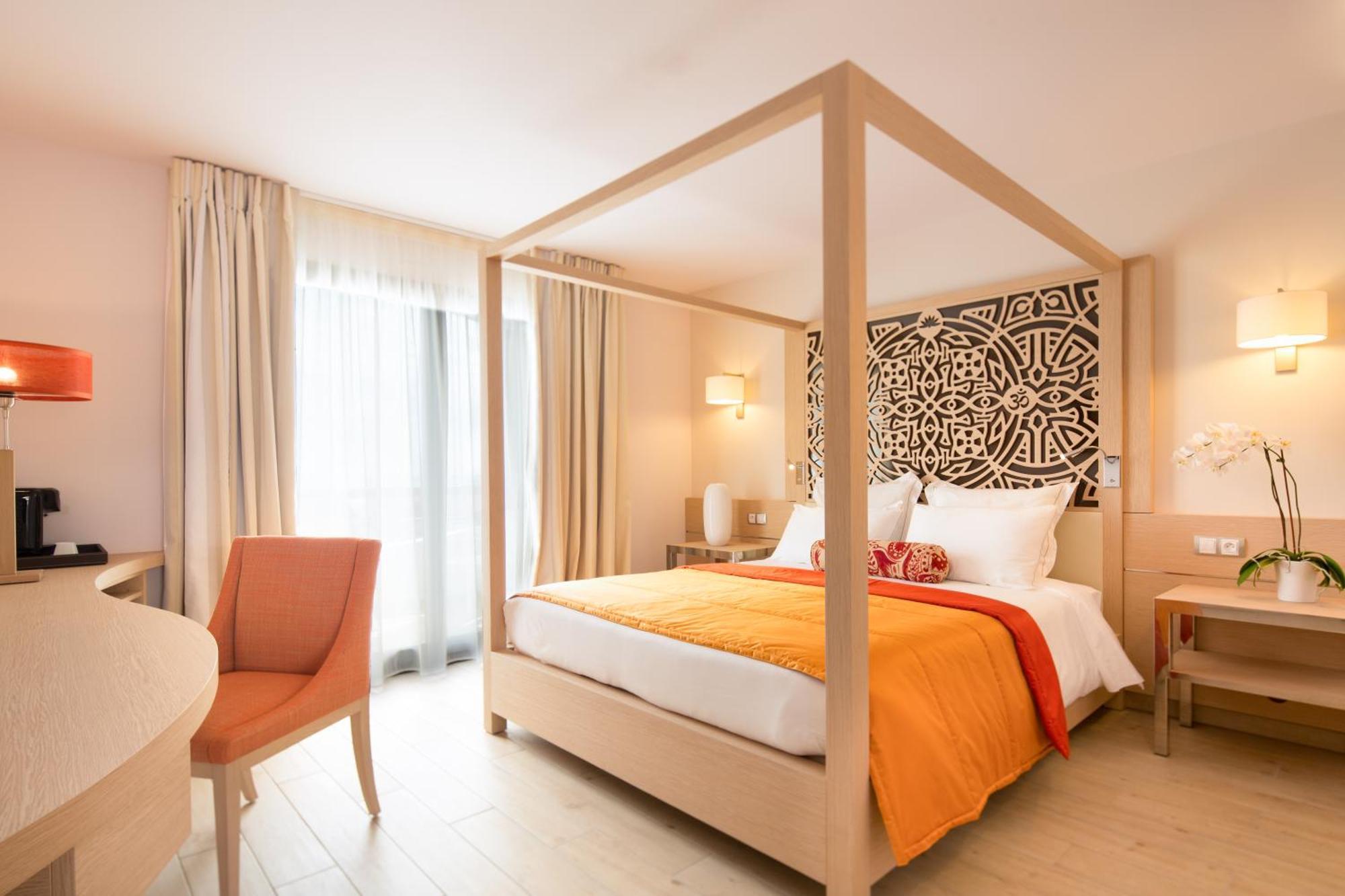 לה סאלין לה ביינס Akoya Hotel & Spa מראה חיצוני תמונה A room at the Hotel du Vin, Cheltenham