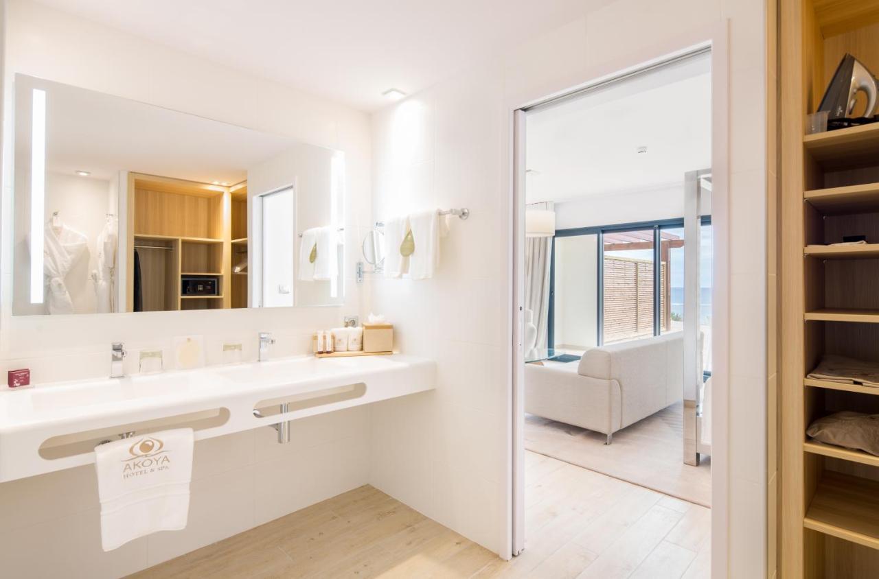 לה סאלין לה ביינס Akoya Hotel & Spa מראה חיצוני תמונה A pocket door
